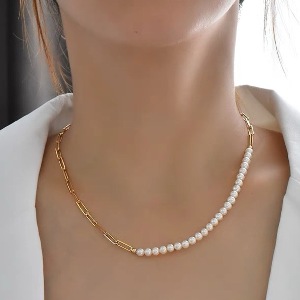 BRAND NEW PEARL necklace